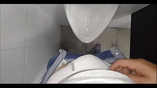 Cumming in the bathroom at the esplanade - euyurigaucho.com.br